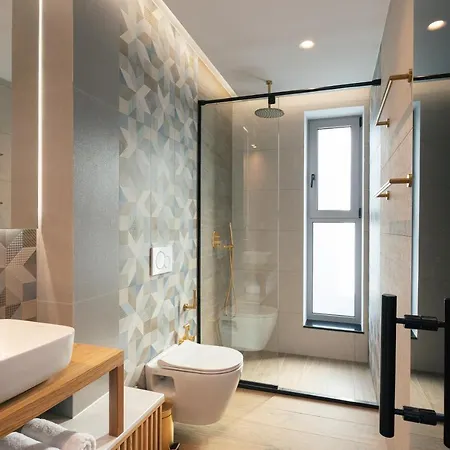 Macaw Luxury Residence, Daily Housekeeping Included!