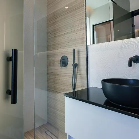 Macaw Luxury Residence, Daily Housekeeping Included!