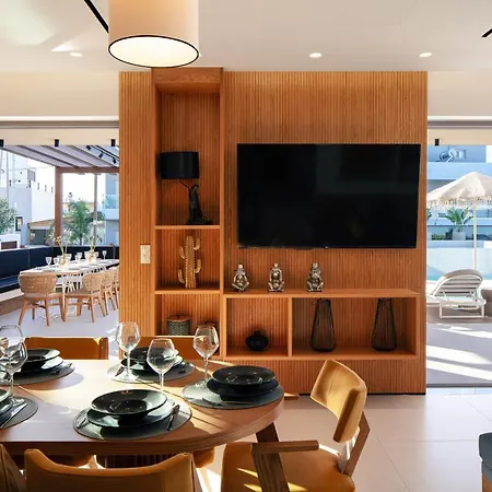 Macaw Luxury Residence, Daily Housekeeping Included! 스켈레타