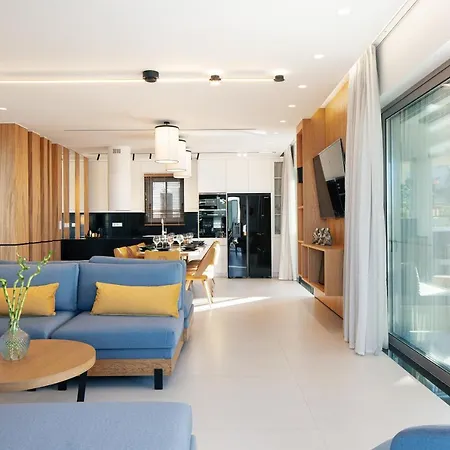 Macaw Luxury Residence, Daily Housekeeping Included!